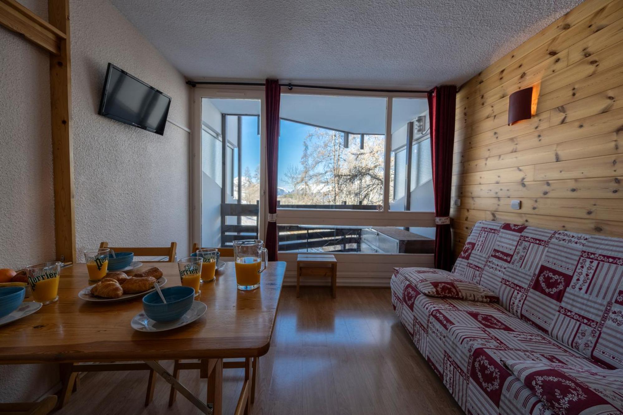 Doux Crepuscule - Au Bord Des Pistes - Parking Apartment Enchastrayes Exterior photo